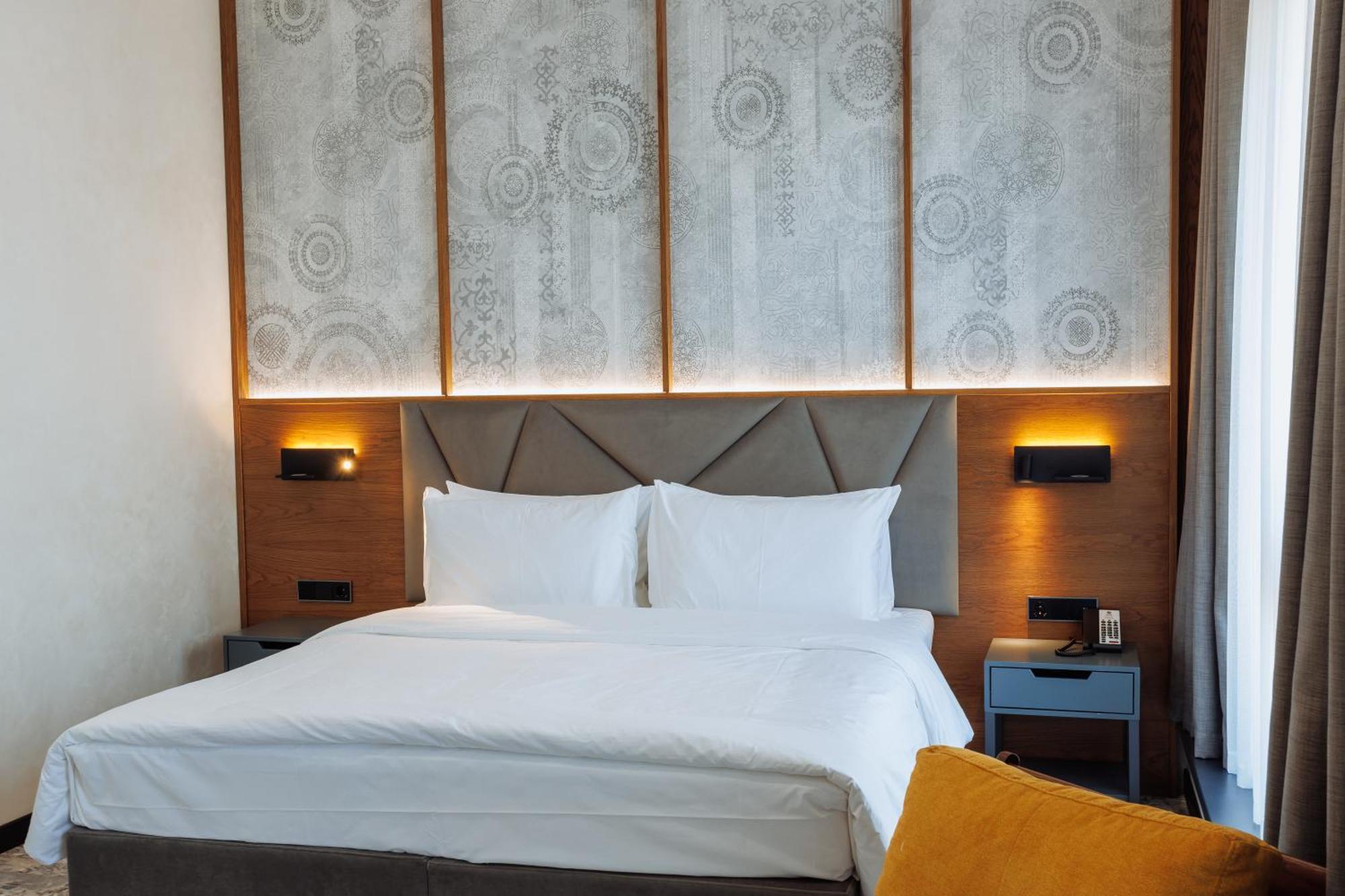 Aurum Garden Hotel Shymkent Exterior photo