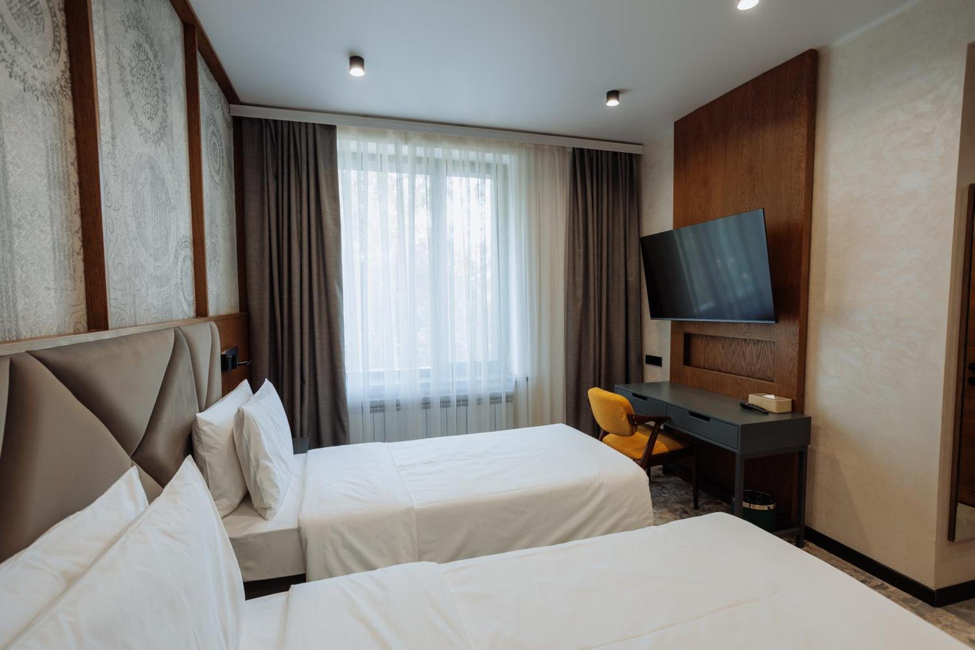 Aurum Garden Hotel Shymkent Exterior photo
